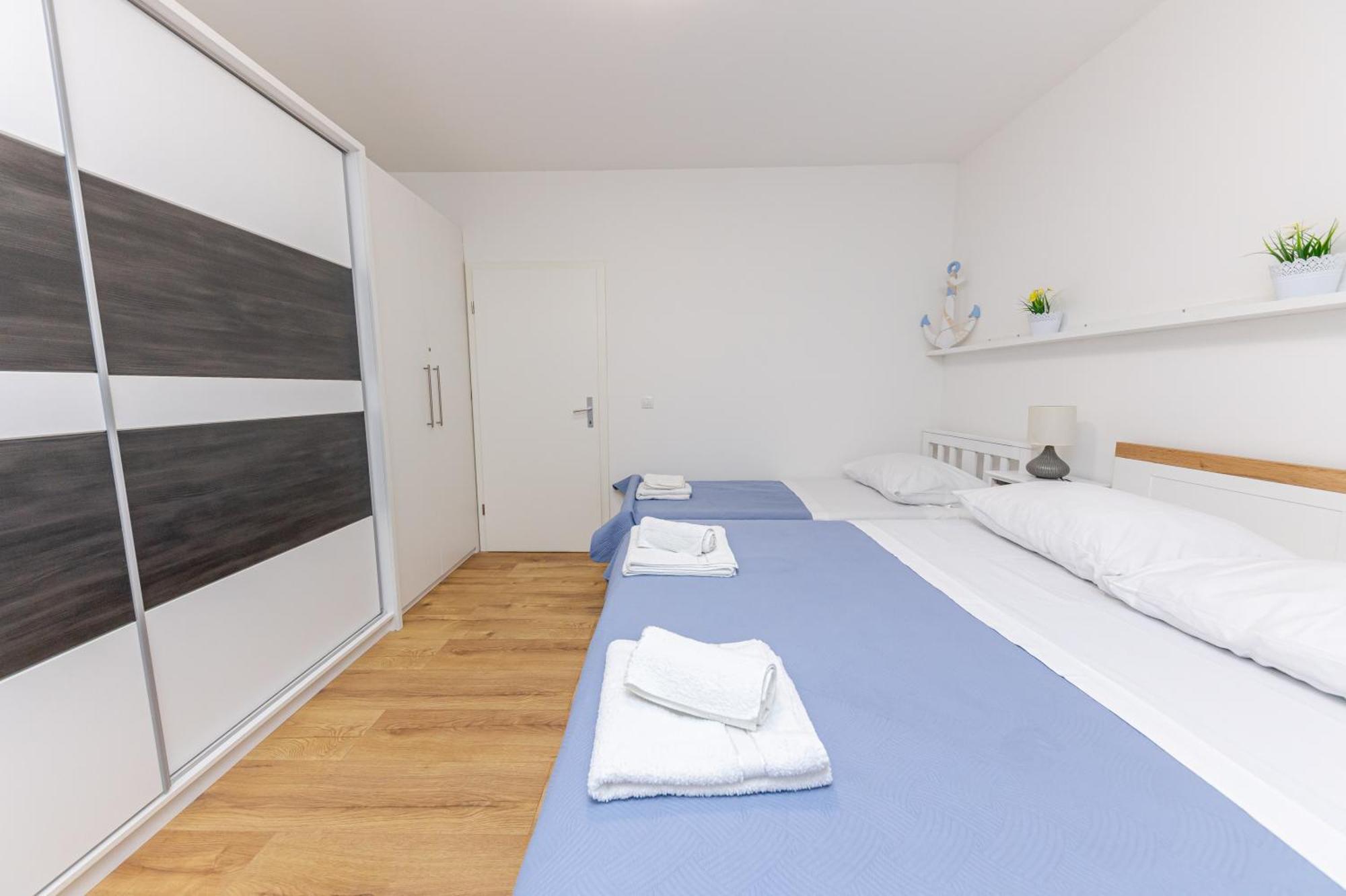 House Niko M With 6 Apartments Split Extérieur photo