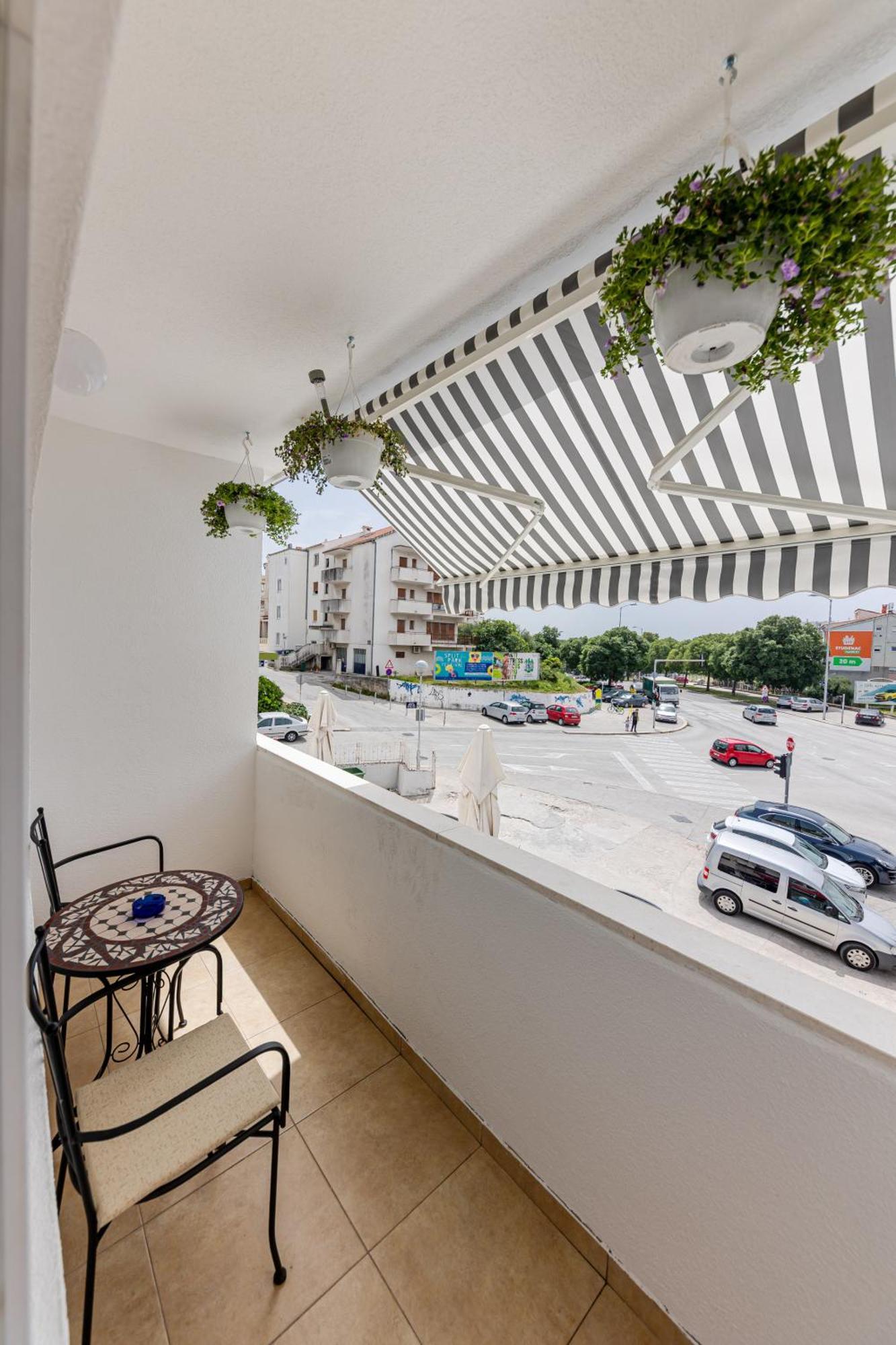 House Niko M With 6 Apartments Split Extérieur photo