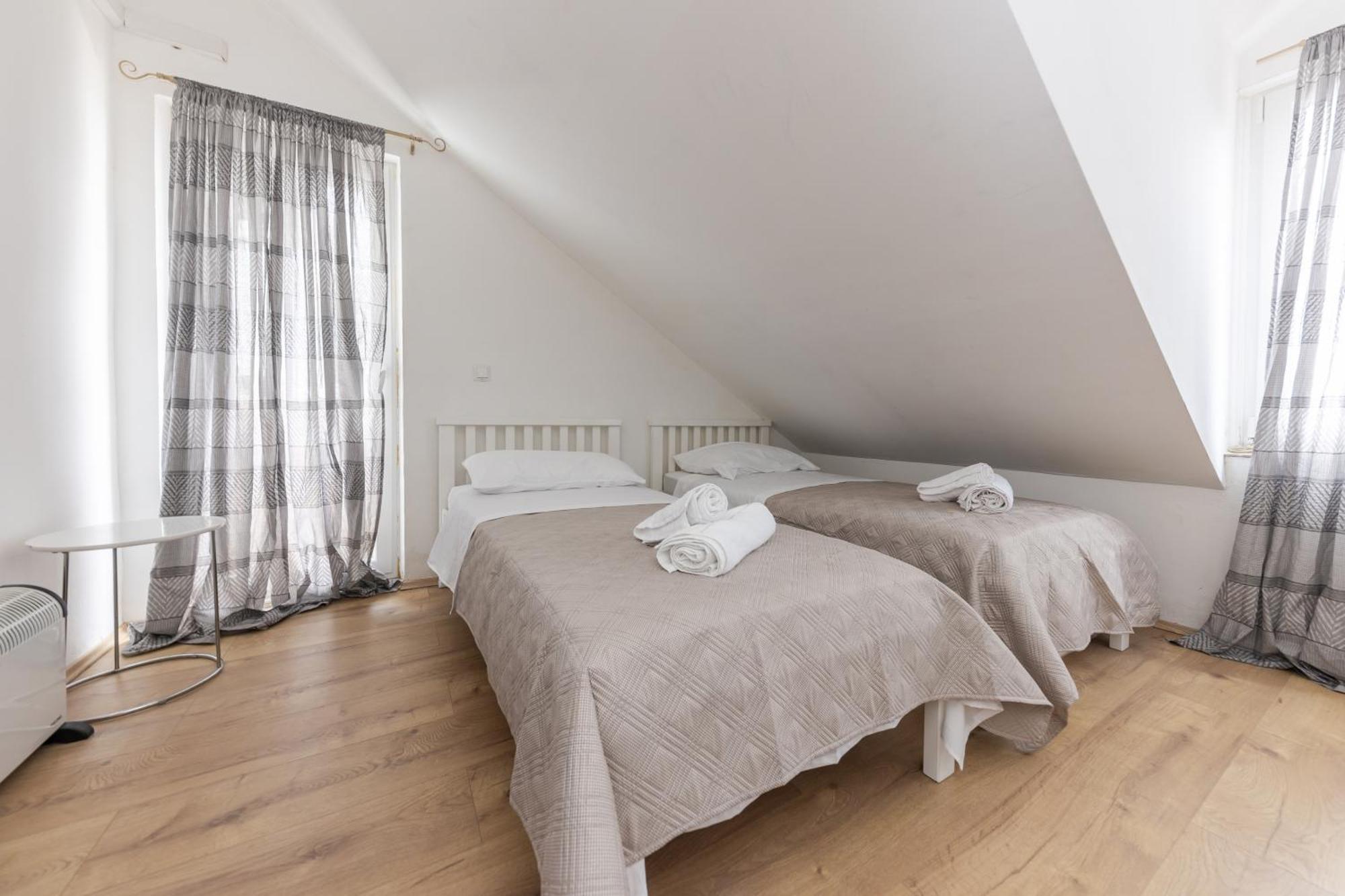 House Niko M With 6 Apartments Split Extérieur photo