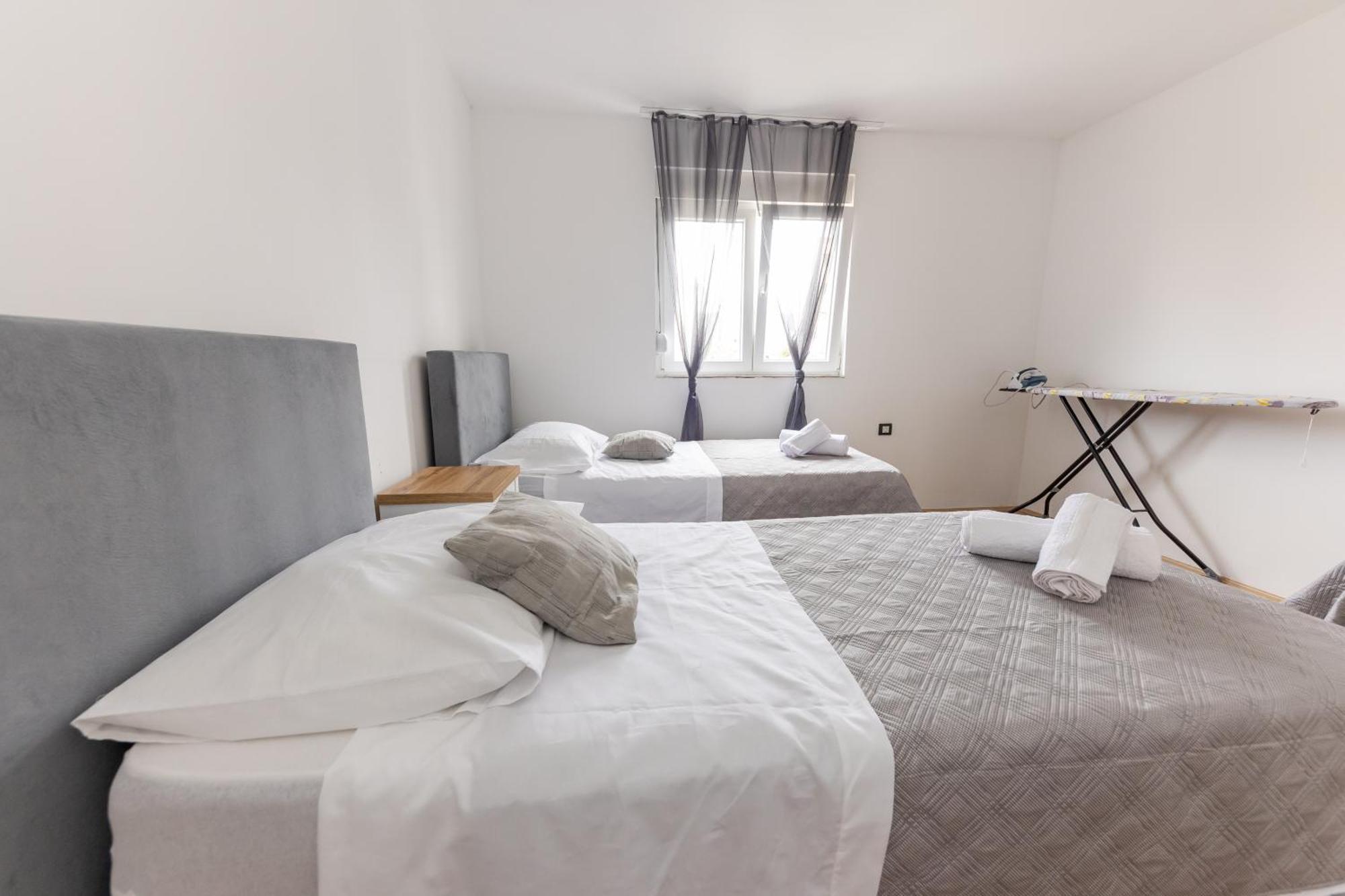 House Niko M With 6 Apartments Split Extérieur photo
