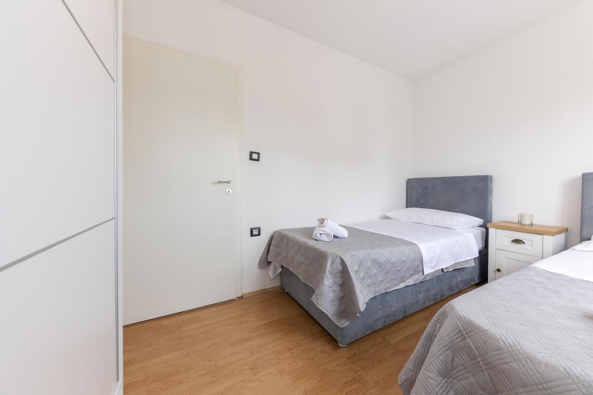 House Niko M With 6 Apartments Split Extérieur photo