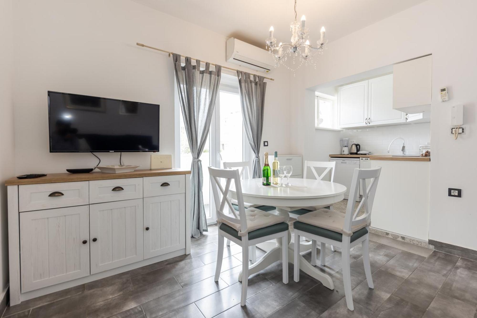 House Niko M With 6 Apartments Split Extérieur photo