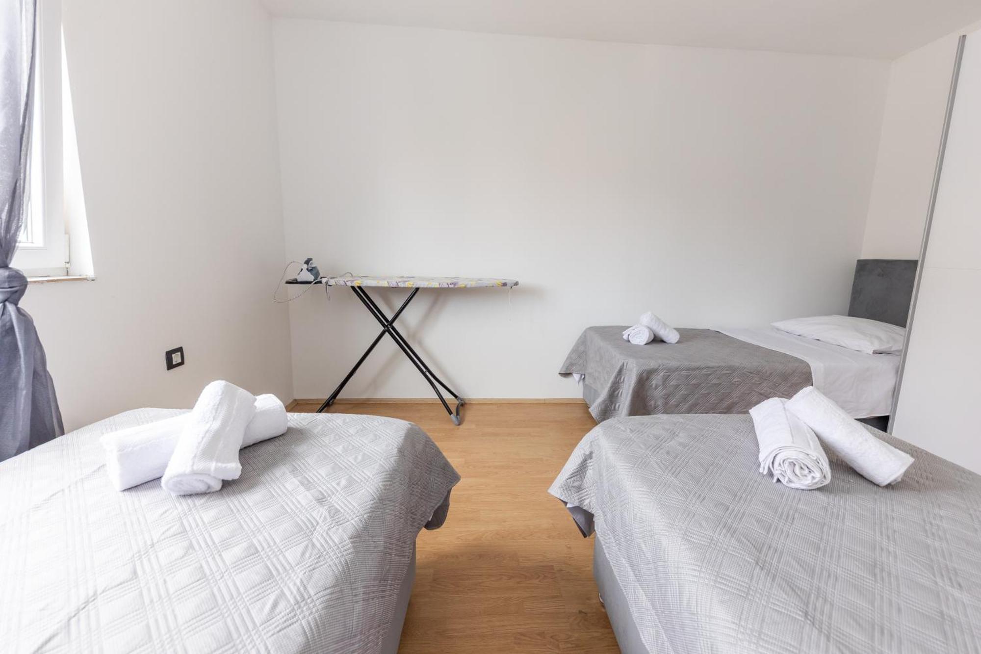 House Niko M With 6 Apartments Split Extérieur photo